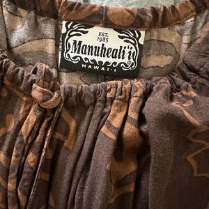 Manuhealii Chocolate and Caramel Patterned Blouse